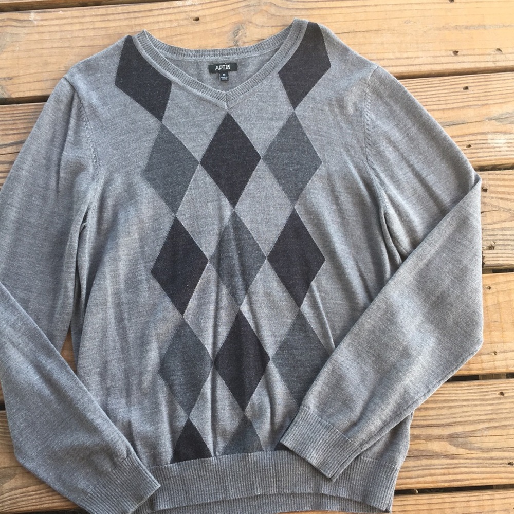 Gray & Black Argyle Sweater-M